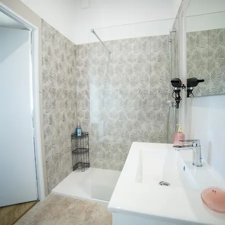 Panzió Face Cite - D'hotes - Parking & Garage Gratuit - Wi-fi Gratuit Carcassone