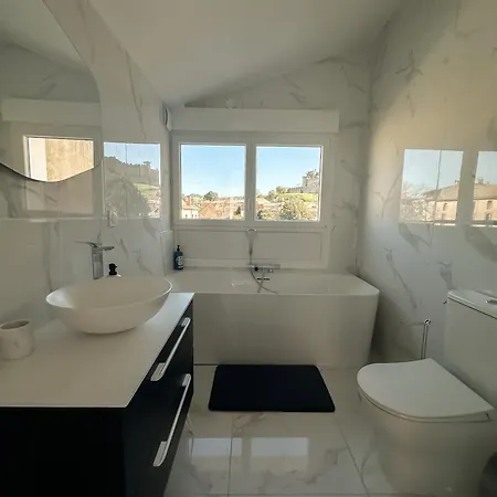 Panzió Face Cite - D'hotes - Parking & Garage Gratuit - Wi-fi Gratuit Carcassone